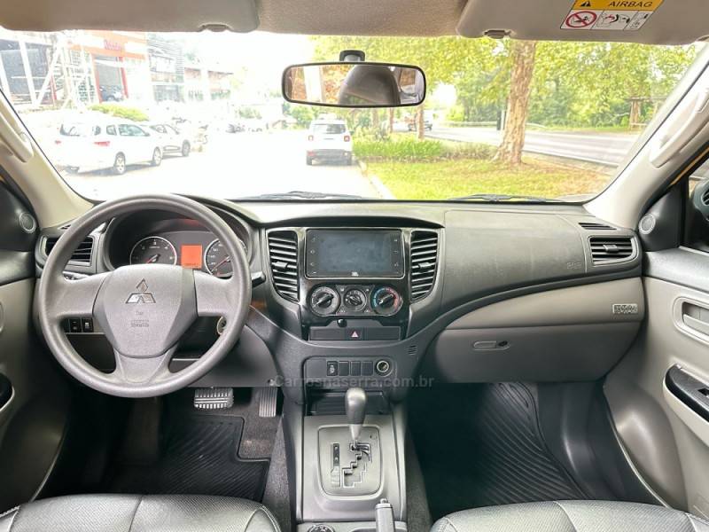 MITSUBISHI - L200 TRITON - 2021/2022 - Amarela - R$ 199.900,00