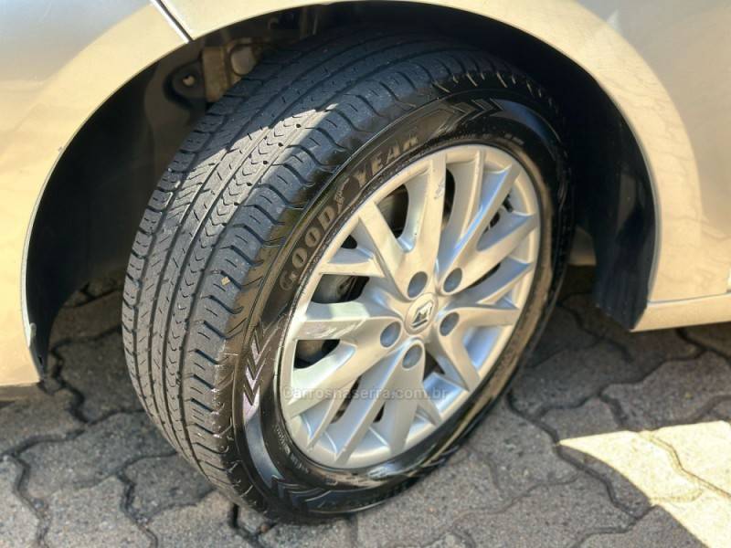 RENAULT - FLUENCE - 2014/2015 - Prata - R$ 41.900,00