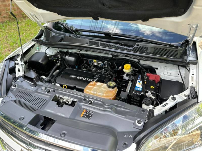 CHEVROLET - TRACKER - 2015/2016 - Branca - R$ 74.900,00