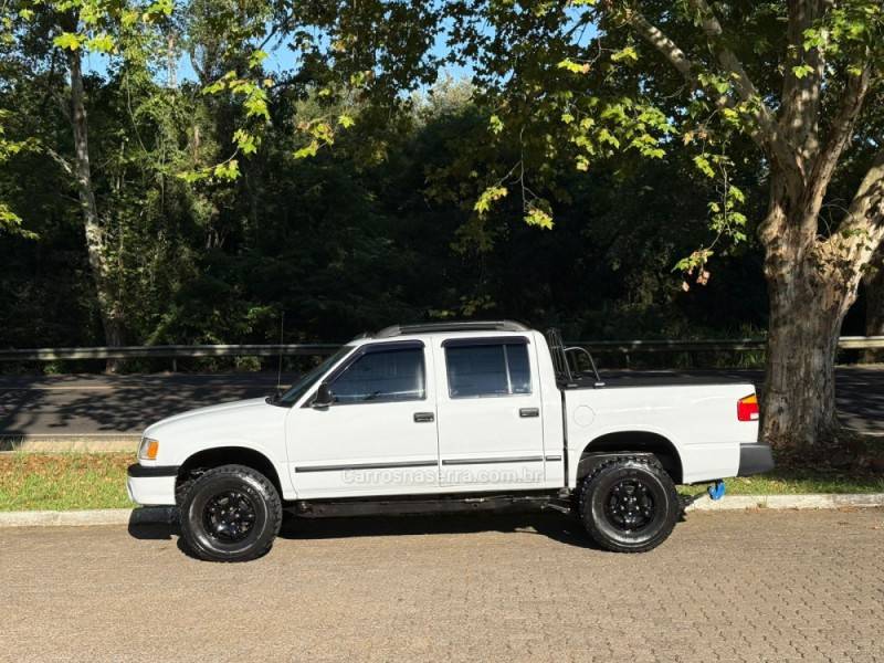 CHEVROLET - S10 - 2000/2000 - Branca - R$ 65.900,00
