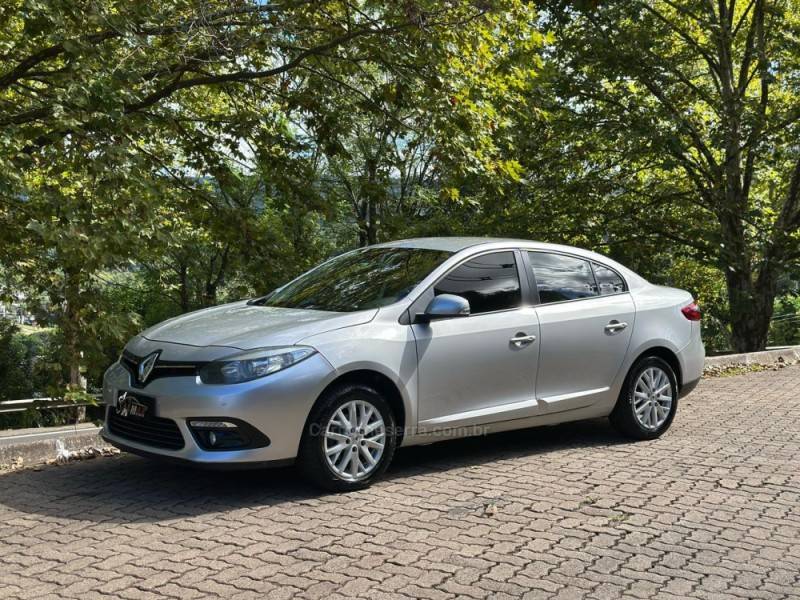 RENAULT - FLUENCE - 2014/2015 - Prata - R$ 41.900,00