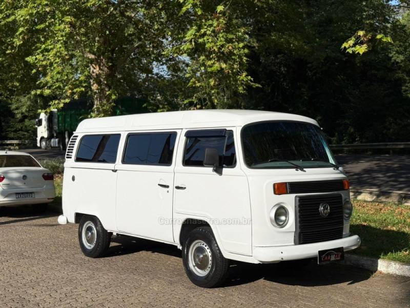 VOLKSWAGEN - KOMBI - 2013/2014 - Branca - R$ 68.900,00