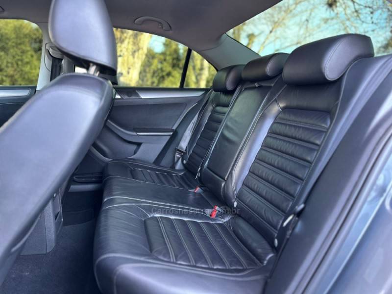 VOLKSWAGEN - JETTA - 2013/2013 - Cinza - R$ 77.900,00