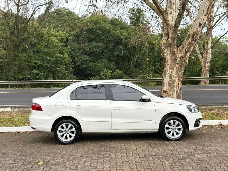 VOLKSWAGEN - VOYAGE - 2017/2018 - Branca - R$ 53.900,00