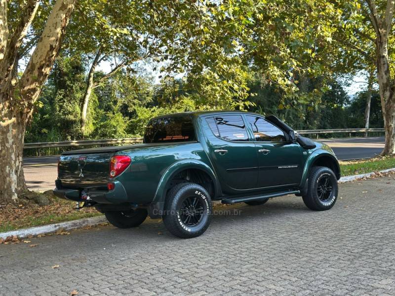 MITSUBISHI - L200 TRITON - 2014/2015 - Verde - R$ 129.900,00