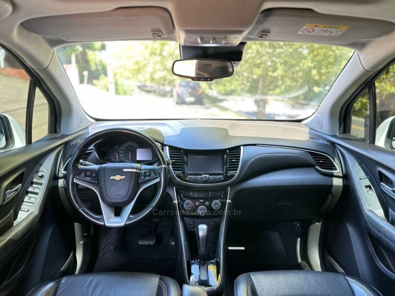 CHEVROLET - TRACKER - 2018/2019 - Branca - R$ 95.900,00