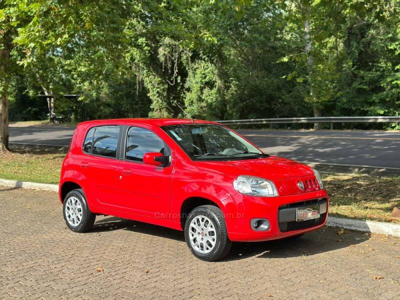 FIAT - UNO - 2012/2013 - Vermelha - R$ 35.900,00