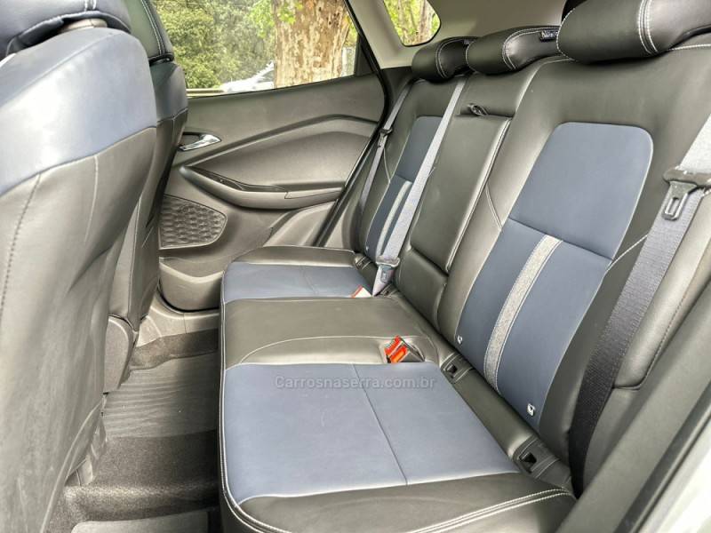 CHEVROLET - TRACKER - 2023/2024 - Prata - R$ 128.900,00