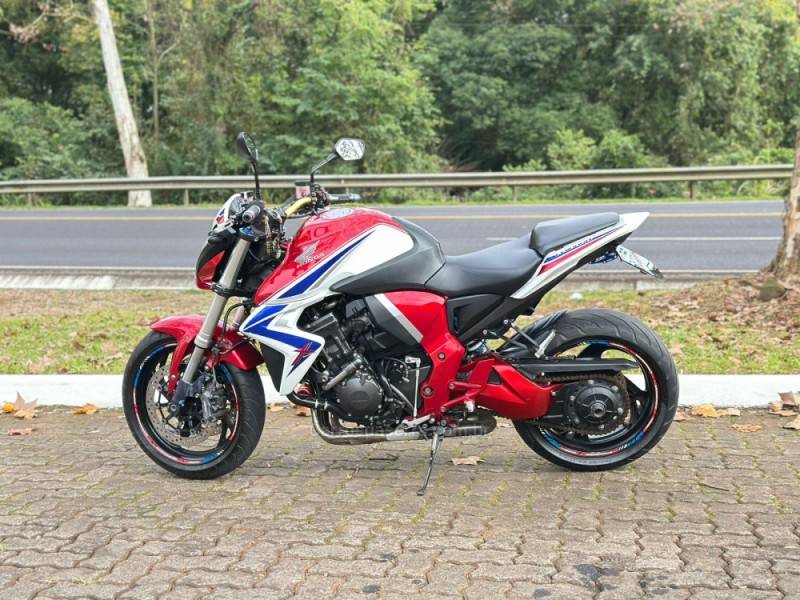 HONDA - CB 1000R - 2015/2015 - Vermelha - R$ 54.900,00