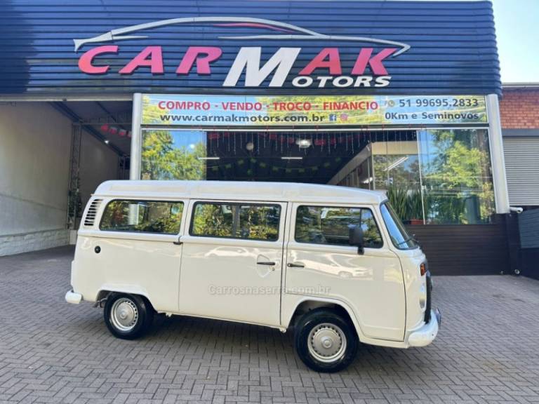 VOLKSWAGEN - KOMBI - 2013/2014 - Branca - R$ 67.900,00