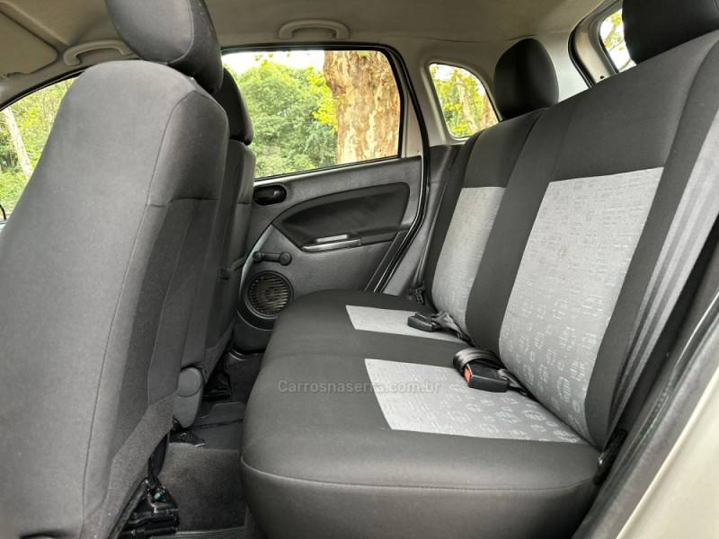 FORD - FIESTA - 2011/2011 - Prata - R$ 35.900,00