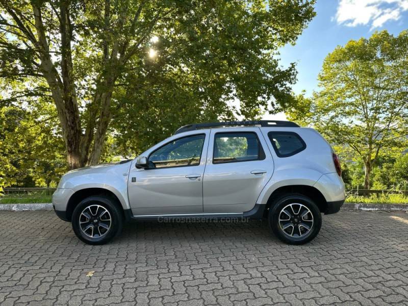 RENAULT - DUSTER - 2015/2016 - Prata - R$ 67.900,00