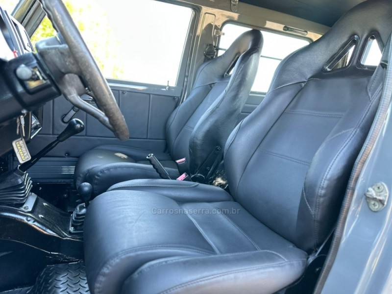 SUZUKI - SAMURAI - 1993/1993 - Cinza - R$ 79.900,00