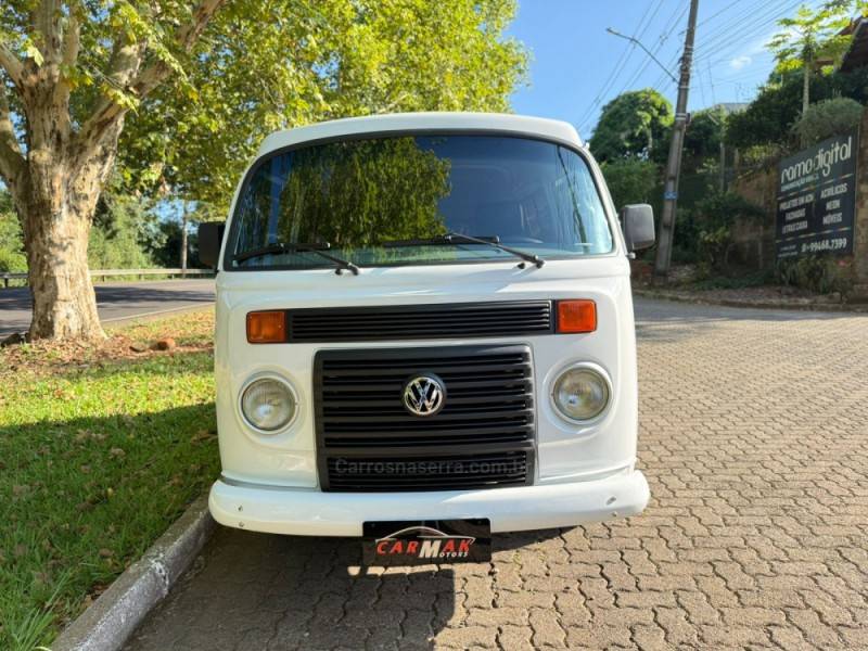 VOLKSWAGEN - KOMBI - 2013/2014 - Branca - R$ 68.900,00