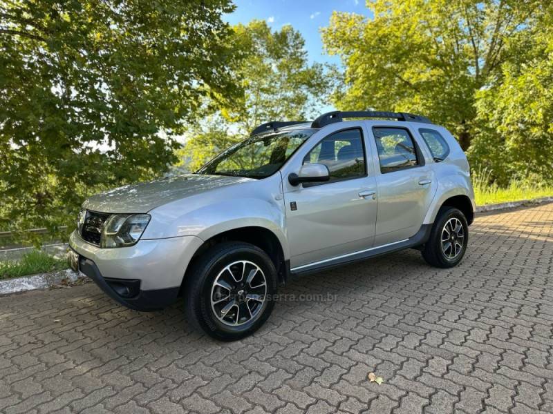 RENAULT - DUSTER - 2015/2016 - Prata - R$ 67.900,00