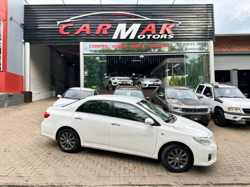 TOYOTA - COROLLA - 2012/2013 - Branca - R$ 75.900,00
