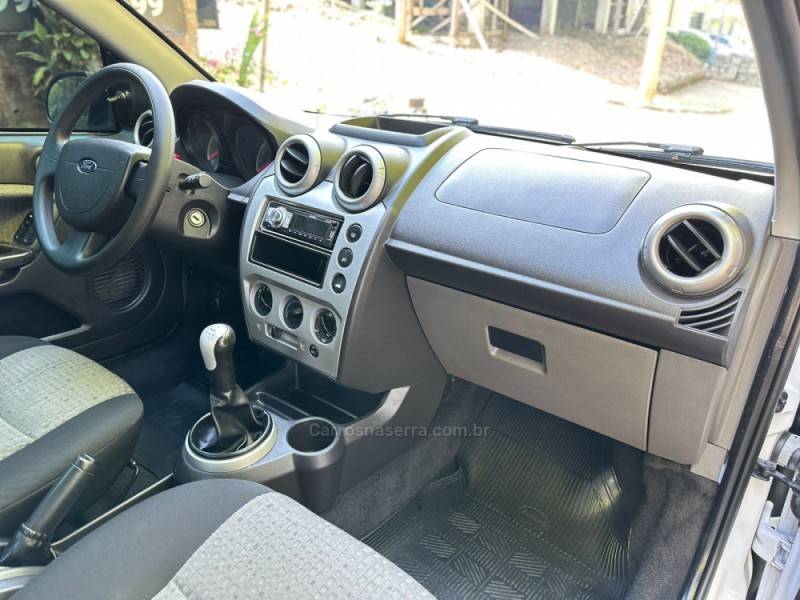 FORD - FIESTA - 2012/2013 - Branca - R$ 35.900,00