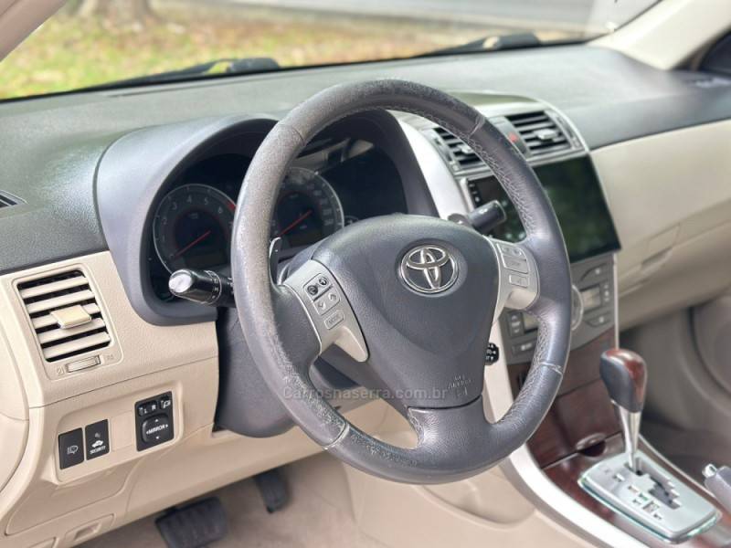 TOYOTA - COROLLA - 2012/2013 - Branca - R$ 75.900,00