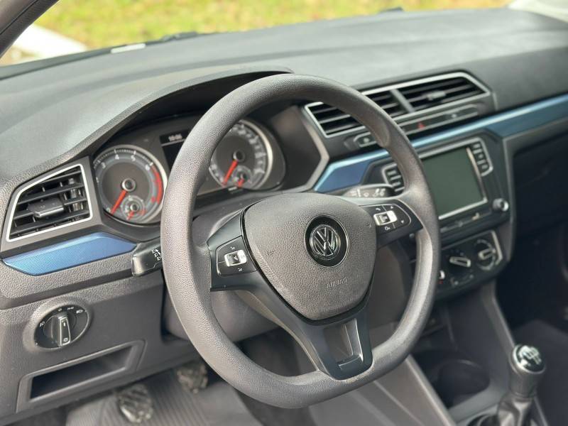 VOLKSWAGEN - VOYAGE - 2017/2018 - Branca - R$ 53.900,00