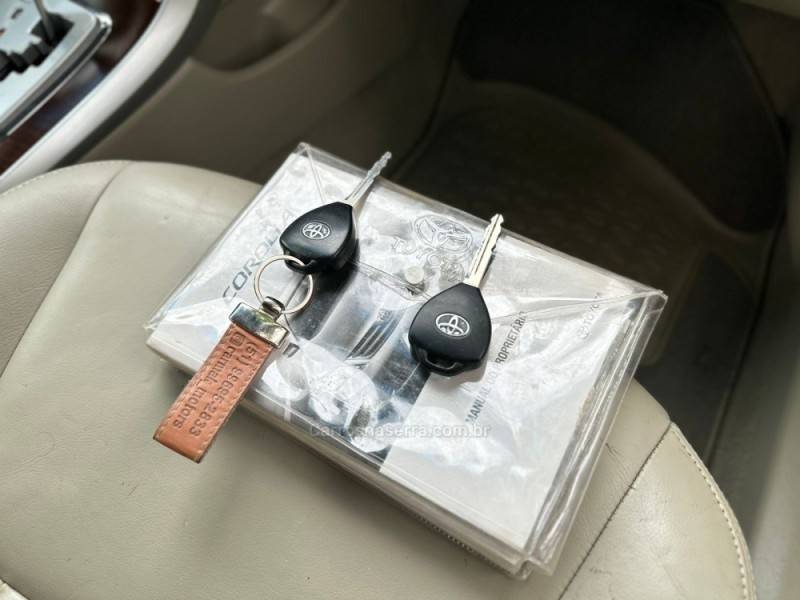 TOYOTA - COROLLA - 2012/2013 - Branca - R$ 75.900,00