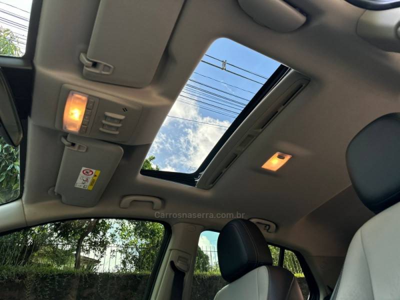 CHEVROLET - TRACKER - 2015/2016 - Branca - R$ 74.900,00