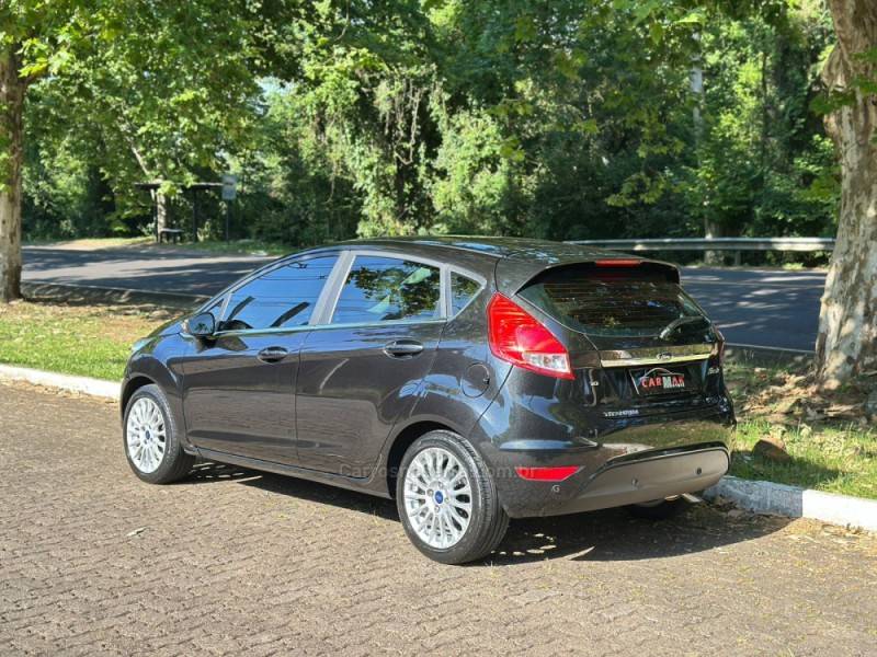 FORD - FIESTA - 2016/2017 - Preta - R$ 59.900,00