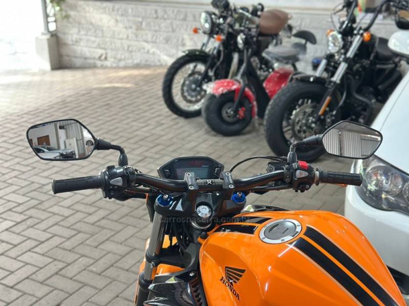 HONDA - CB 500F - 2019/2019 - Laranja - R$ 33.900.000,00