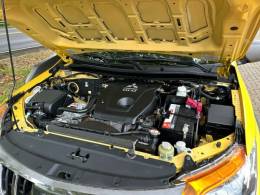 MITSUBISHI - L200 TRITON - 2021/2022 - Amarela - R$ 199.900,00