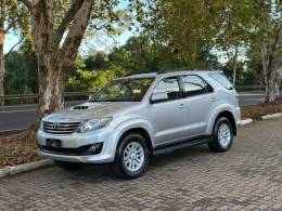 TOYOTA - HILUX SW4 - 2014/2014 - Prata - R$ 149.900,00