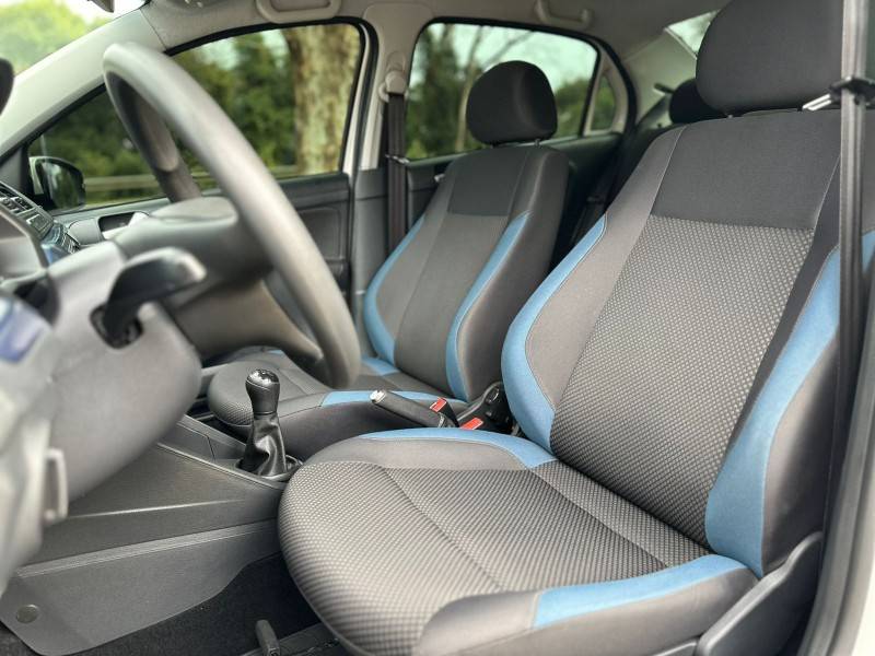 VOLKSWAGEN - VOYAGE - 2017/2018 - Branca - R$ 53.900,00