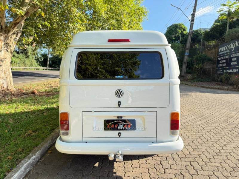 VOLKSWAGEN - KOMBI - 2013/2014 - Branca - R$ 68.900,00