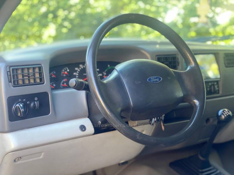 FORD - F-250 - 2001/2001 - Branca - R$ 139.900,00