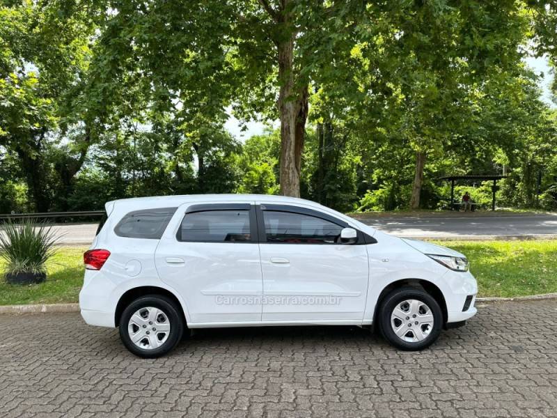 CHEVROLET - SPIN - 2023/2024 - Branca - R$ 84.900,00