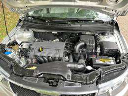 KIA MOTORS - CERATO - 2010/2011 - Prata - R$ 49.900,00