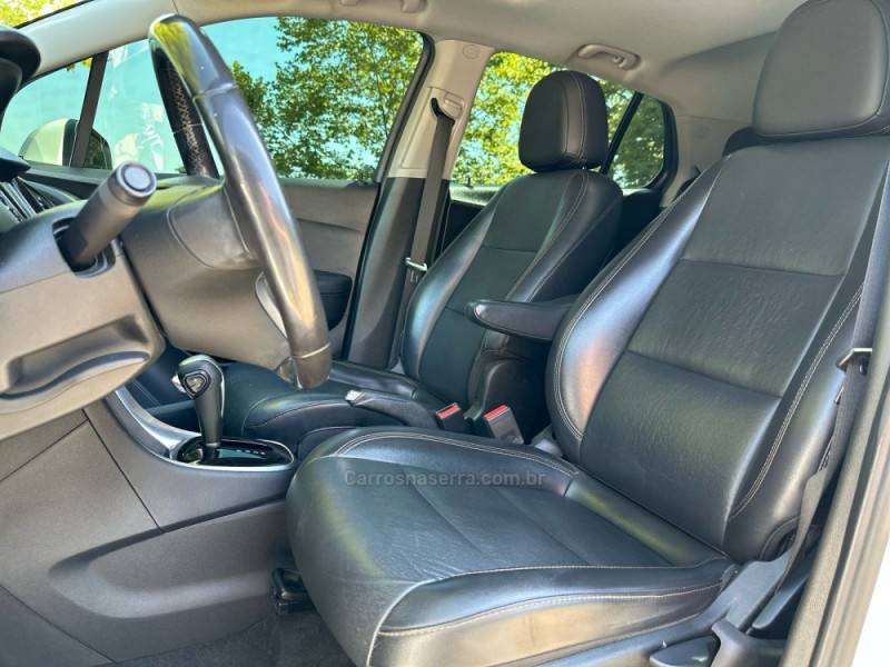 CHEVROLET - TRACKER - 2018/2019 - Branca - R$ 95.900,00