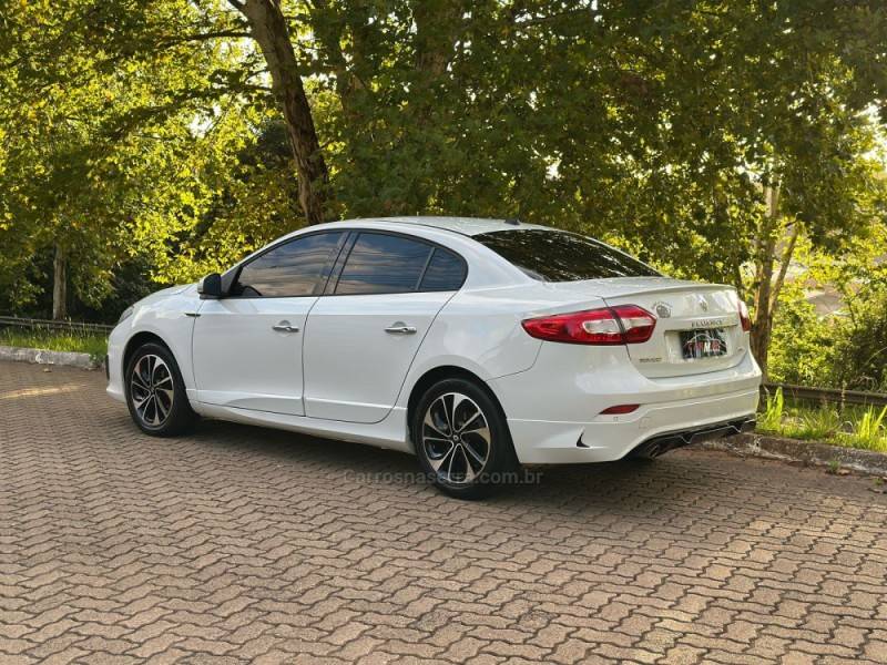 RENAULT - FLUENCE - 2015/2016 - Branca - R$ 72.900,00