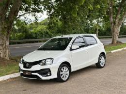 TOYOTA - ETIOS - 2019/2020 - Branca - R$ 72.900,00