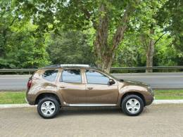 RENAULT - DUSTER - 2015/2016 - Marrom - R$ 66.900,00