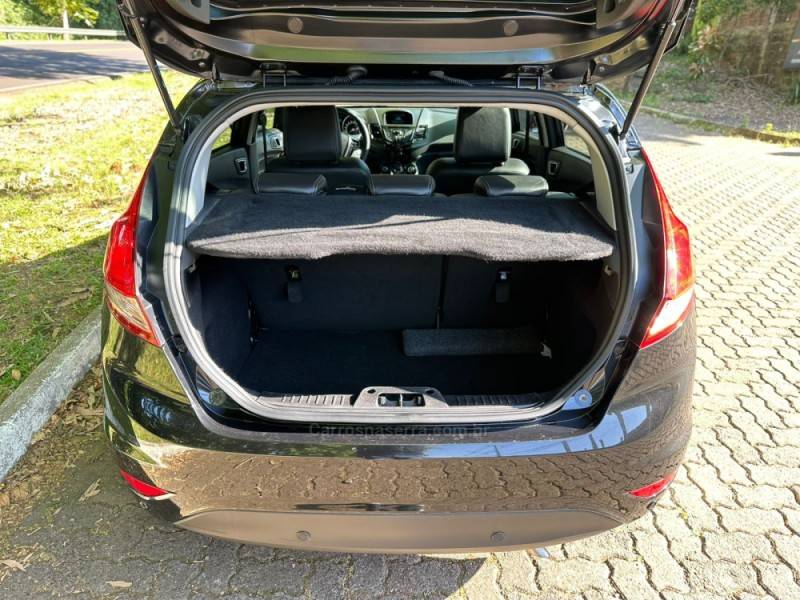 FORD - FIESTA - 2016/2017 - Preta - R$ 59.900,00