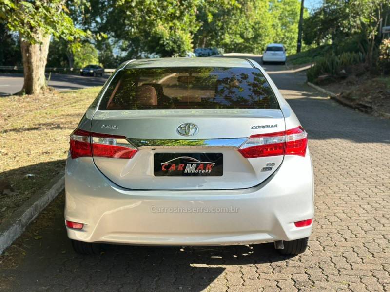 TOYOTA - COROLLA - 2016/2017 - Prata - R$ 94.900,00