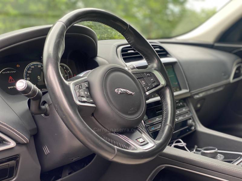 JAGUAR - F-PACE - 2016/2017 - Branca - R$ 189.900,00