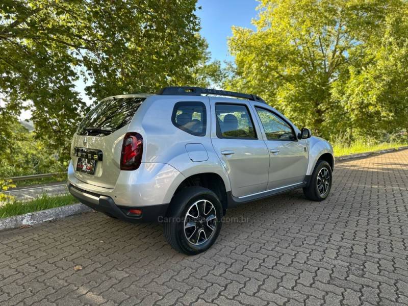 RENAULT - DUSTER - 2015/2016 - Prata - R$ 67.900,00
