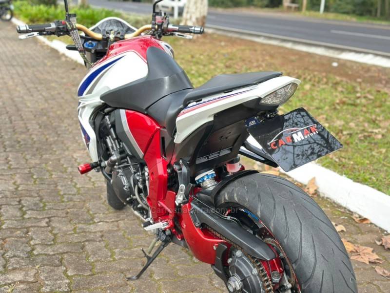 HONDA - CB 1000R - 2015/2015 - Vermelha - R$ 54.900,00