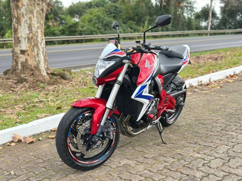 HONDA - CB 1000R - 2015/2015 - Vermelha - R$ 54.900,00