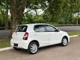 TOYOTA - ETIOS - 2019/2020 - Branca - R$ 72.900,00