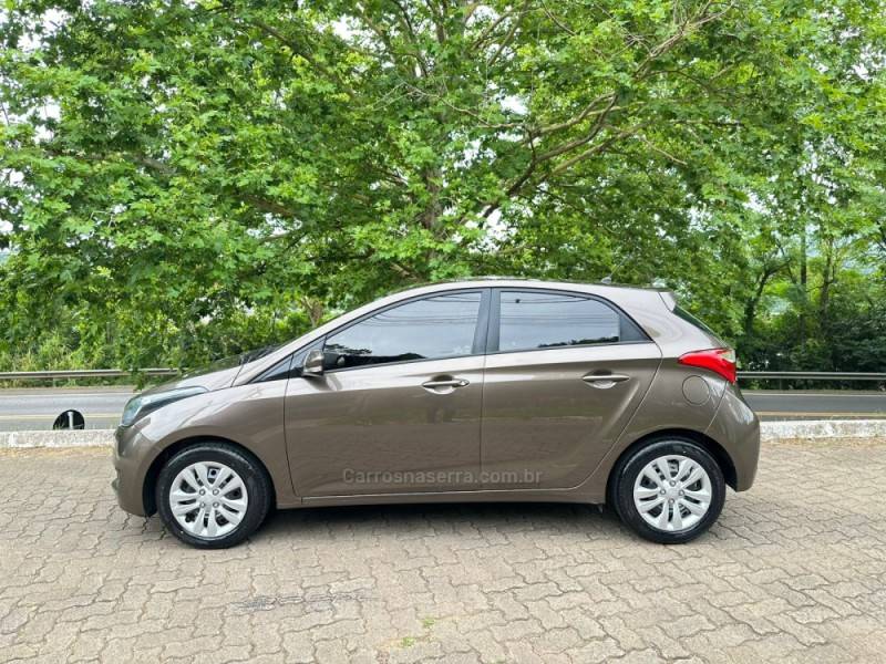 HYUNDAI - HB20 - 2015/2016 - Marrom - R$ 49.900,00