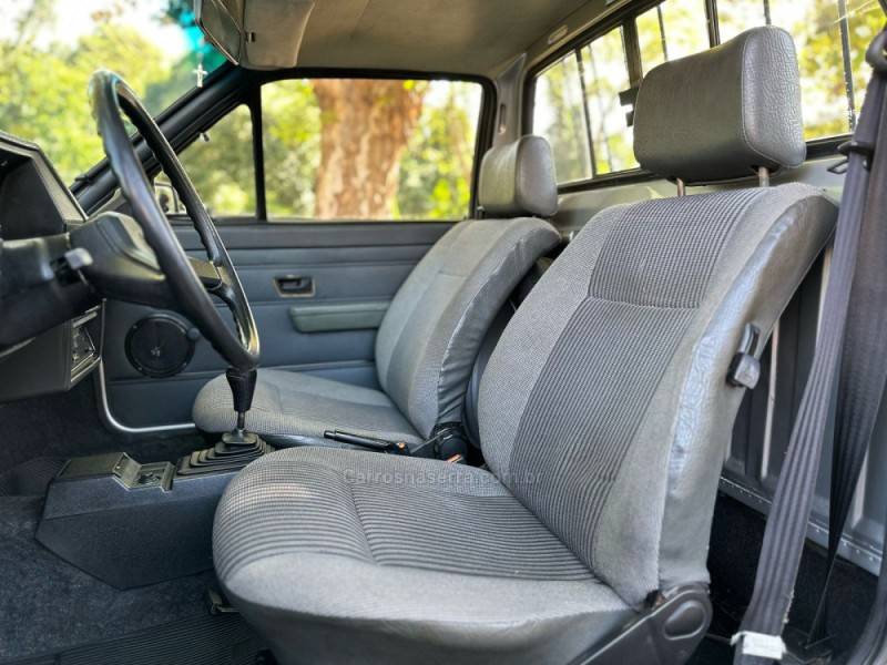 VOLKSWAGEN - SAVEIRO - 1993/1994 - Prata - R$ 38.900,00