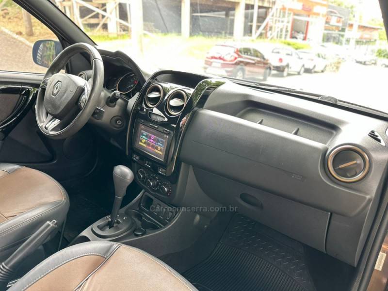 RENAULT - DUSTER - 2015/2016 - Marrom - R$ 66.900,00