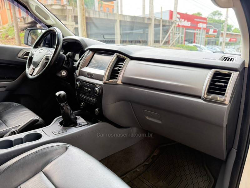 FORD - RANGER - 2017/2017 - Prata - R$ 125.900,00