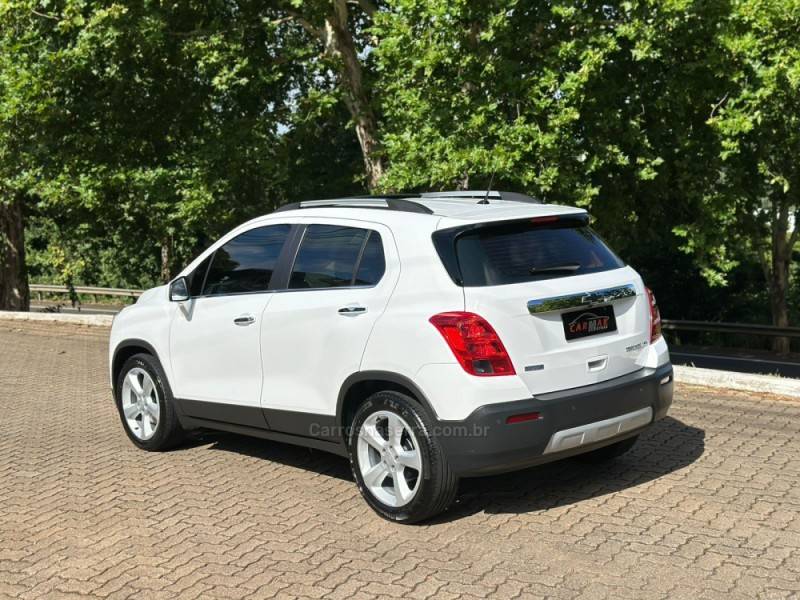 CHEVROLET - TRACKER - 2015/2016 - Branca - R$ 74.900,00
